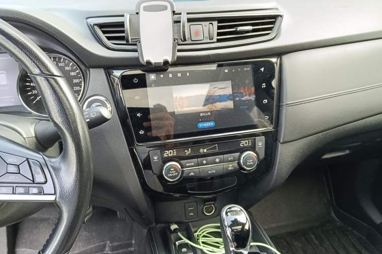 Used Nissan X-Trail 2021 2.0L CVT 2WD XL ITS SmartConnect Comfort Edition Audio And AC Panel