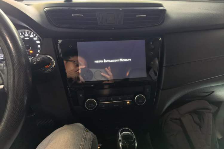 Used Nissan X-Trail 2021 2.0L CVT 2WD XL ITS SmartConnect Comfort Edition Audio And AC Panel