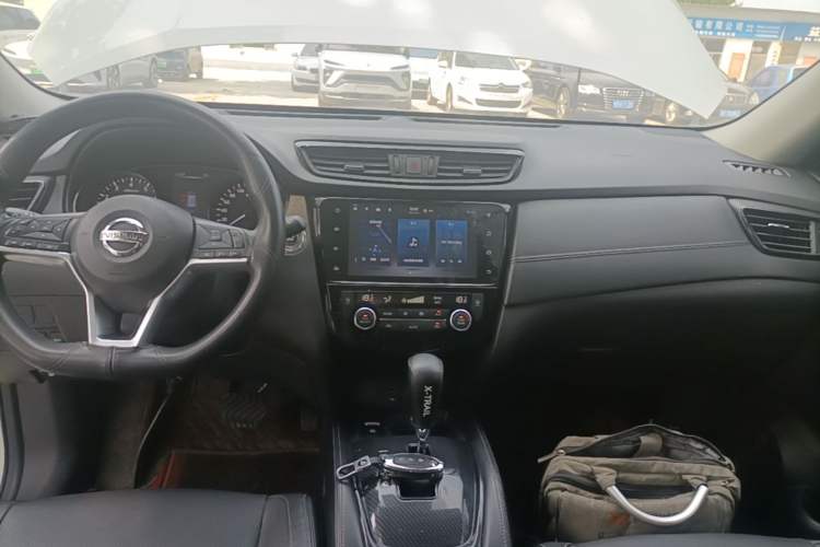 Used Nissan X-Trail 2021 2.0L CVT 2WD XL Premium SmartConnect Deluxe Edition Audio And AC Panel