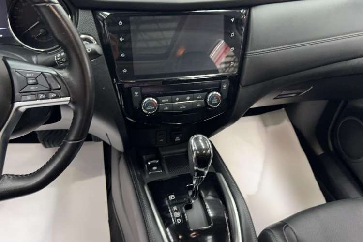 Used Nissan X-Trail 2021 2.0L CVT 2WD XL Premium Commemorative Edition Audio And AC Panel