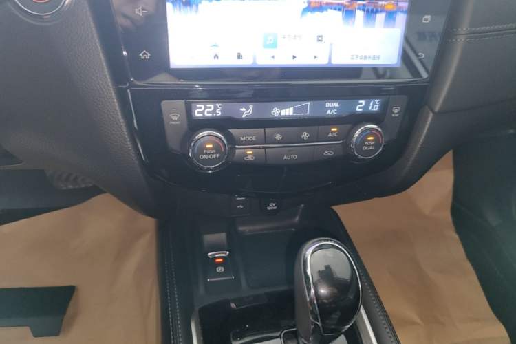 Used Nissan X-Trail 2021 2.0L CVT 2WD XL ITS SmartConnect Comfort Edition Audio And AC Panel
