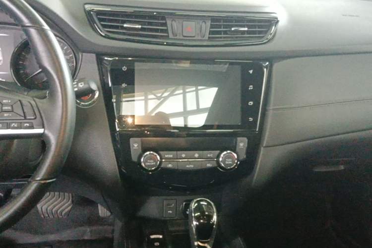 Used Nissan X-Trail 2021 2.0L CVT 2WD XL Premium Commemorative Edition Audio And AC Panel