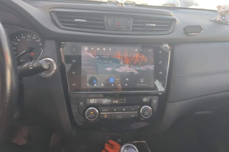 Used Nissan X-Trail 2021 2.0L CVT 2WD XL Premium SmartConnect Deluxe Edition Audio And AC Panel