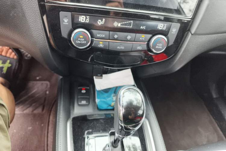 Used Nissan X-Trail 2021 2.5L CVT 4WD XL ITS Luxury Navigation Edition Audio And AC Panel