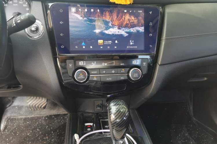 Used Nissan X-Trail 2021 2.0L CVT 2WD XL ITS SmartConnect Comfort Edition Audio And AC Panel