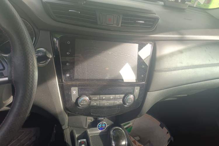 Used Nissan X-Trail 2021 2.0L CVT 2WD XL ITS SmartConnect Comfort Edition Audio And AC Panel