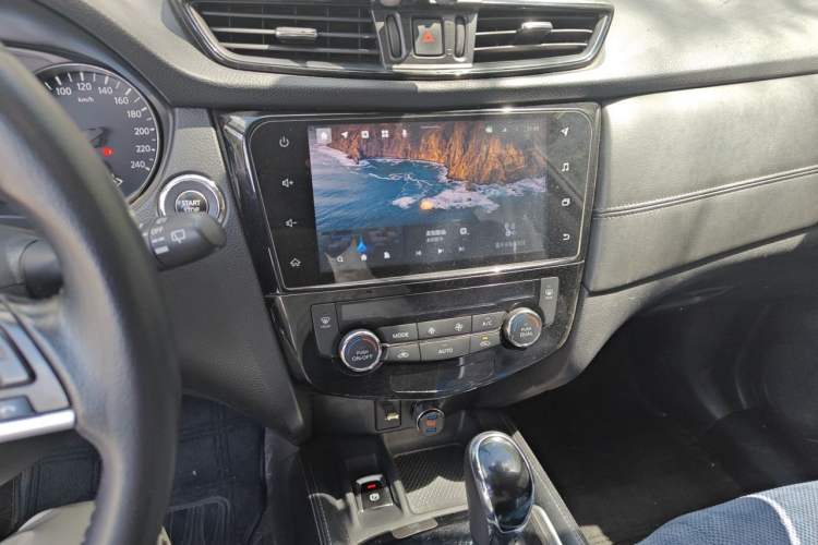 Used Nissan X-Trail 2021 2.0L CVT 2WD XL ITS SmartConnect Comfort Edition Audio And AC Panel