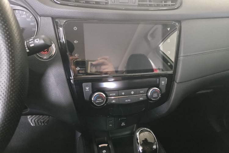 Used Nissan X-Trail 2021 2.0L CVT 2WD XL Premium SmartConnect Deluxe Edition Audio And AC Panel
