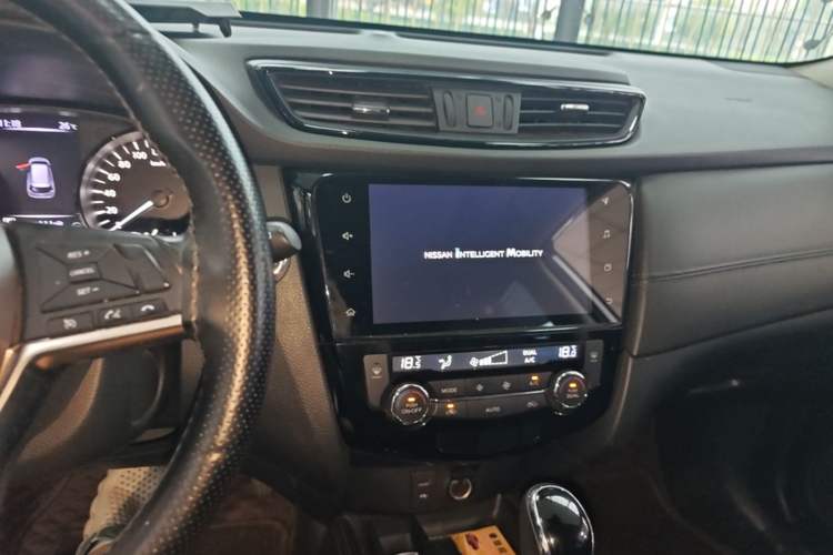 Used Nissan X-Trail 2021 2.0L CVT 2WD XL ITS SmartConnect Comfort Edition Audio And AC Panel