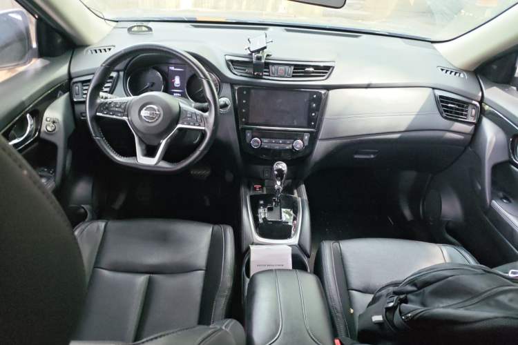 Used Nissan X-Trail 2021 2.0L CVT 2WD XL ITS 3-Row SmartConnect Seven-Seater Comfort Edition Center Console