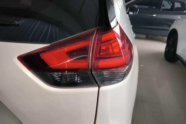 Used Nissan X-Trail 2021 2.5L CVT 4WD XL SmartConnect Leading Edition Exterior 2
