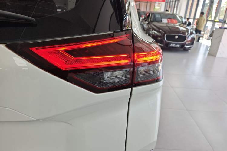 Used Nissan X-Trail 2021 VC-Turbo 300 CVT 2WD Luxury Edition Exterior 3