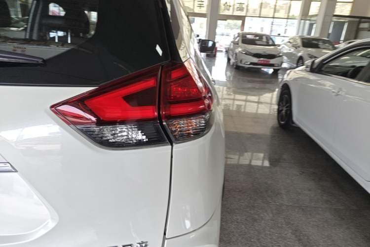 Used Nissan X-Trail 2021 2.0L CVT 2WD XL Premium SmartConnect Deluxe Edition Exterior 3