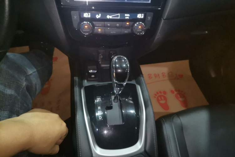 Used Nissan X-Trail 2021 2.0L CVT 2WD XL ITS SmartConnect Comfort Edition Gear Lever