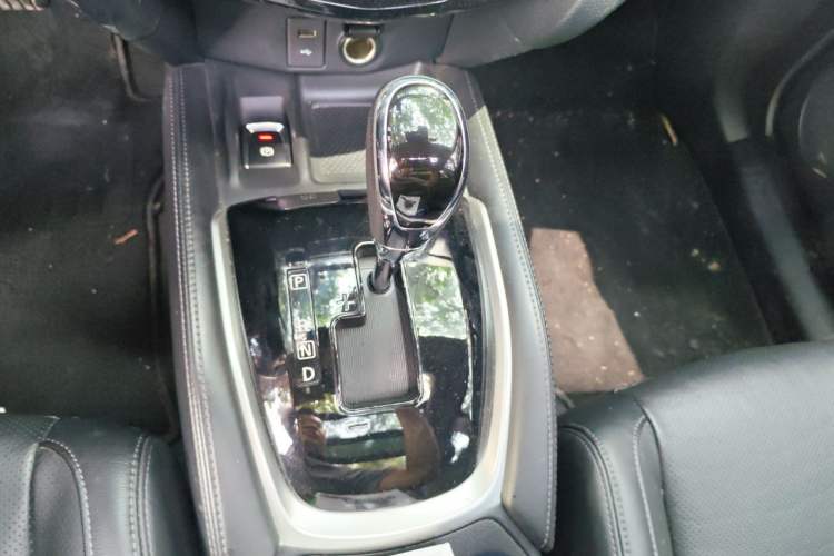 Used Nissan X-Trail 2021 2.0L CVT 2WD XL ITS 3-Row SmartConnect Seven-Seater Comfort Edition Gear Lever