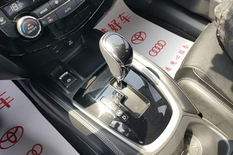 Used Nissan X-Trail 2021 2.0L CVT 2WD XL ITS SmartConnect Comfort Edition Gear Lever