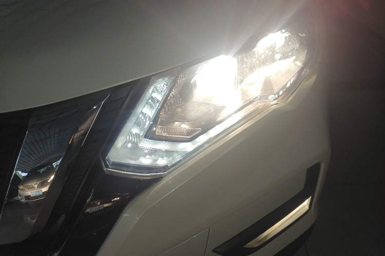 Used Nissan X-Trail 2021 2.0L CVT 2WD XL ITS SmartConnect Comfort Edition Left Front Headlight