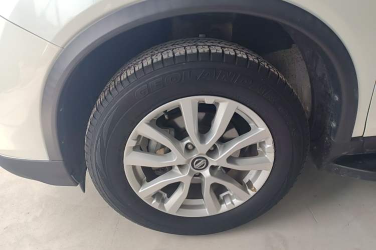 Used Nissan X-Trail 2021 2.0L CVT 2WD XL Premium SmartConnect Deluxe Edition Left Front Wheel Hub