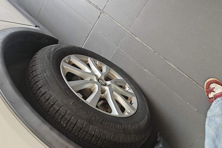 Used Nissan X-Trail 2021 2.0L CVT 2WD XL Premium SmartConnect Deluxe Edition Left Front Wheel Hub