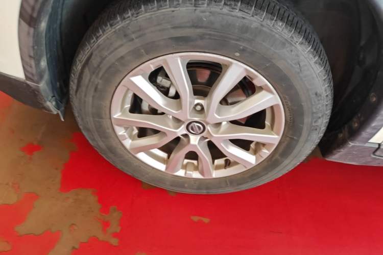 Used Nissan X-Trail 2021 2.0L CVT 2WD XL Premium SmartConnect Deluxe Edition Left Front Wheel Hub