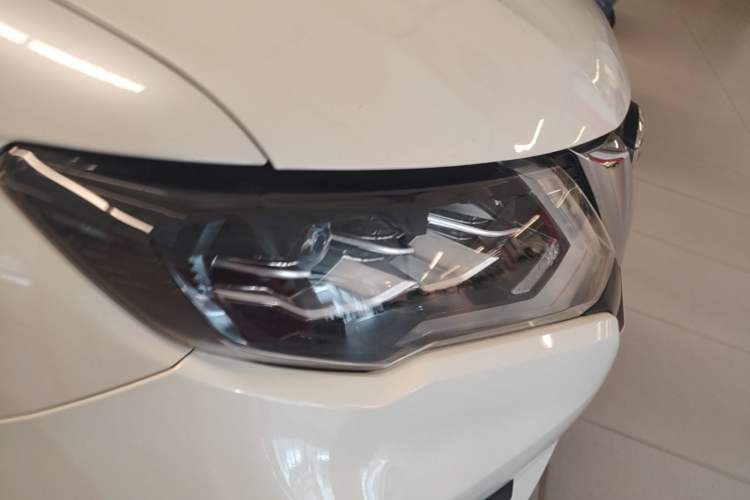 Used Nissan X-Trail 2021 2.0L CVT 2WD XL Premium SmartConnect Deluxe Edition Right Front Headlight