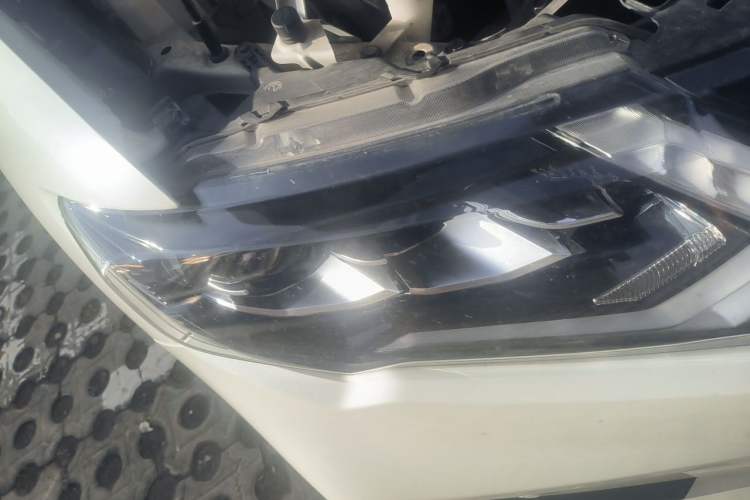 Used Nissan X-Trail 2021 2.0L CVT 2WD XL Premium SmartConnect Deluxe Edition Right Front Headlight