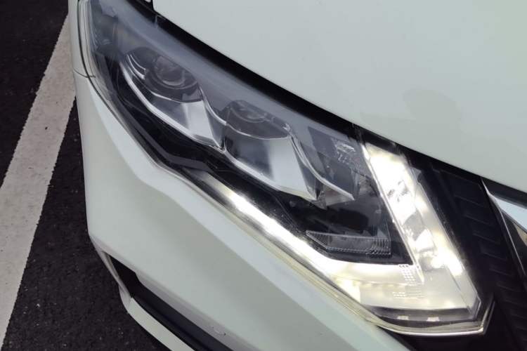 Used Nissan X-Trail 2021 2.0L CVT 2WD XL Premium Commemorative Edition Right Front Headlight