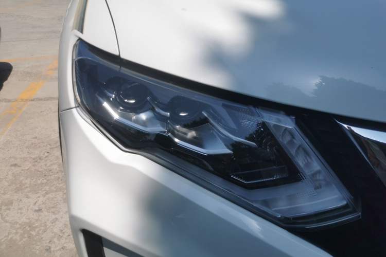 Used Nissan X-Trail 2021 2.0L CVT 2WD XL ITS SmartConnect Comfort Edition Right Front Headlight