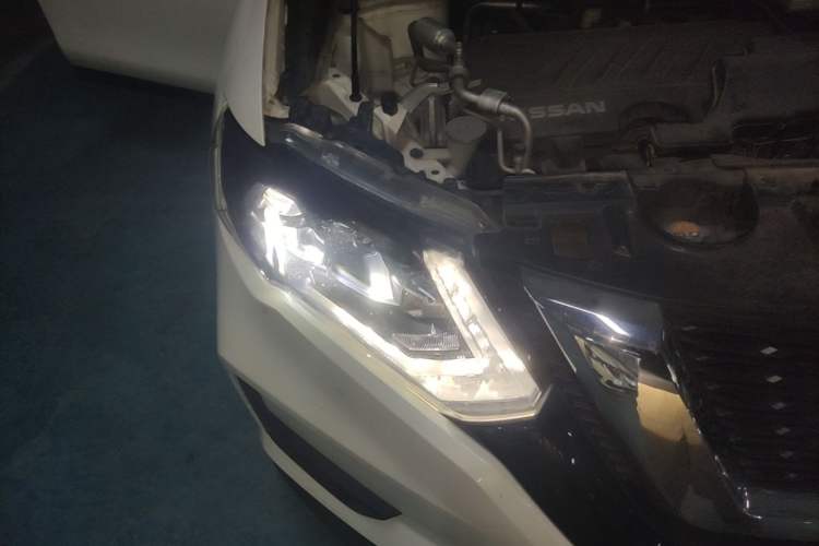 Used Nissan X-Trail 2021 2.0L CVT 2WD XL Premium SmartConnect Deluxe Edition Right Front Headlight
