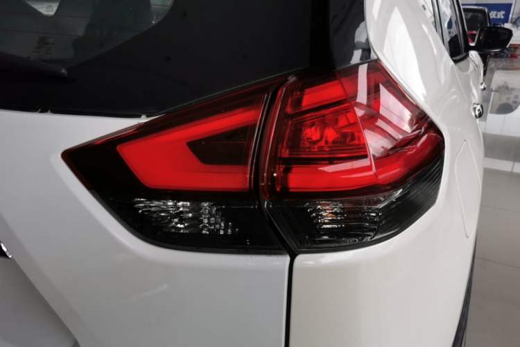 Used Nissan X-Trail 2021 2.0L CVT 2WD XL ITS SmartConnect Comfort Edition Right Rear Taillight