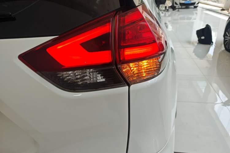 Used Nissan X-Trail 2021 2.0L CVT 2WD XL ITS SmartConnect Comfort Edition Right Rear Taillight