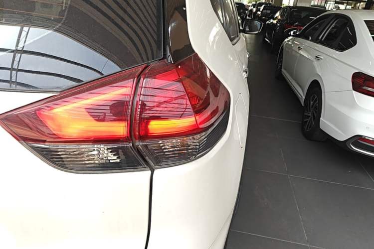 Used Nissan X-Trail 2021 2.0L CVT 2WD XL Premium SmartConnect Deluxe Edition Right Rear Taillight
