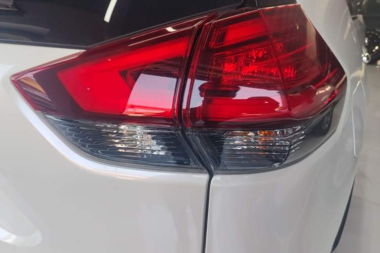 Used Nissan X-Trail 2021 2.5L CVT 4WD XL SmartConnect Leading Edition Right Rear Taillight