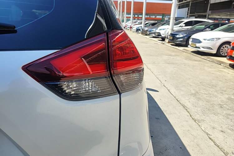 Used Nissan X-Trail 2021 2.5L CVT 4WD XL ITS Luxury Navigation Edition Right Rear Taillight