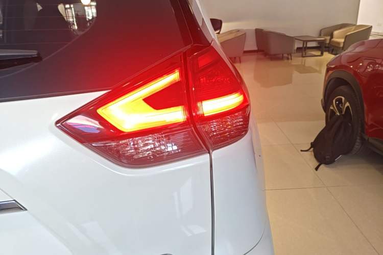 Used Nissan X-Trail 2021 2.5L CVT 4WD XL ITS Luxury Navigation Edition Right Rear Taillight