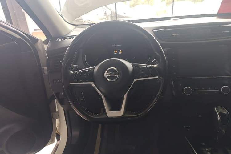 Used Nissan X-Trail 2021 2.0L CVT 2WD XL Premium SmartConnect Deluxe Edition Steering Wheel