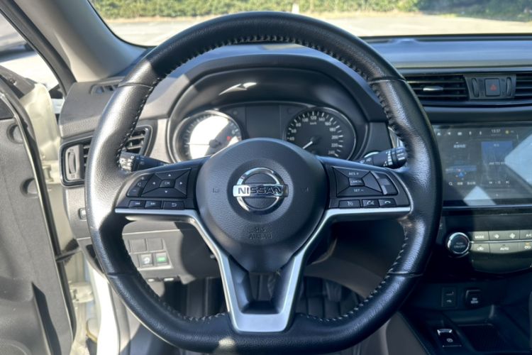 Used Nissan X-Trail 2021 2.0L CVT 2WD XL Premium SmartConnect Deluxe Edition Steering Wheel