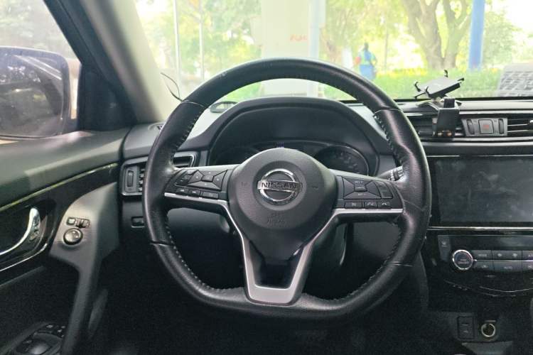 Used Nissan X-Trail 2021 2.0L CVT 2WD XL ITS 3-Row SmartConnect Seven-Seater Comfort Edition Steering Wheel