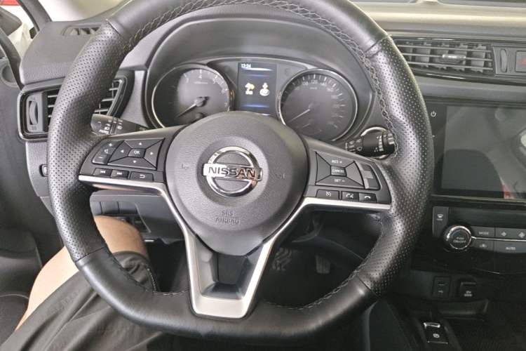 Used Nissan X-Trail 2021 2.0L CVT 2WD XL Premium SmartConnect Deluxe Edition Steering Wheel