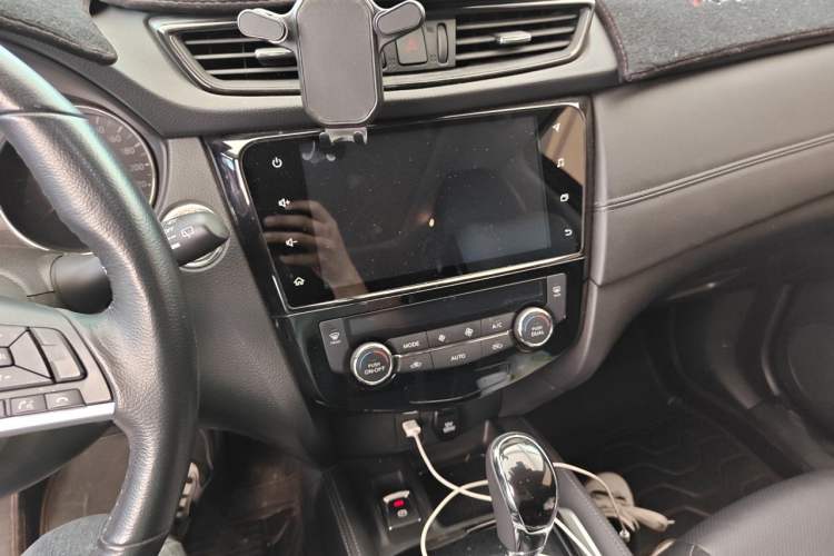 Used Nissan X-Trail 2022 2.0L Two-Wheel Drive Smart Connect Premium Edition Audio And AC Panel