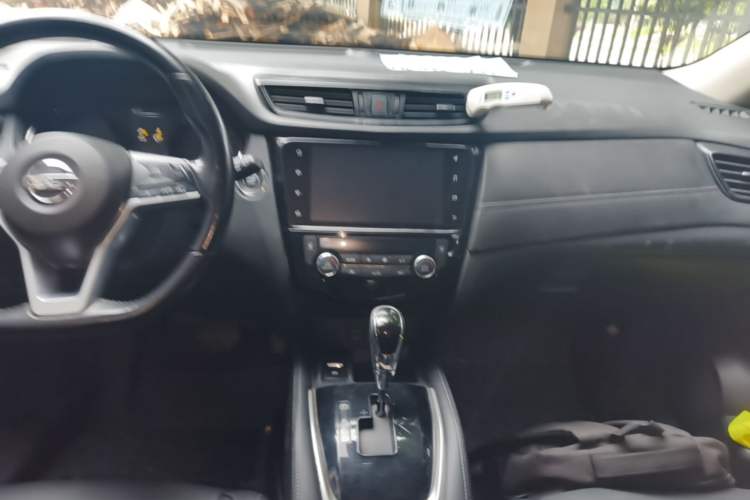 Used Nissan X-Trail 2022 2.0L Two-Wheel Drive Smart Connect Premium Edition Audio And AC Panel