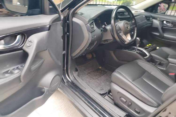 Used Nissan X-Trail 2022 2.0L Two-Wheel Drive Smart Connect Premium Edition Driver Seat