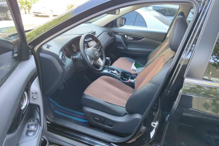 Used Nissan X-Trail 2022 2.0L Two-Wheel Drive Smart Connect Premium Edition Driver Seat