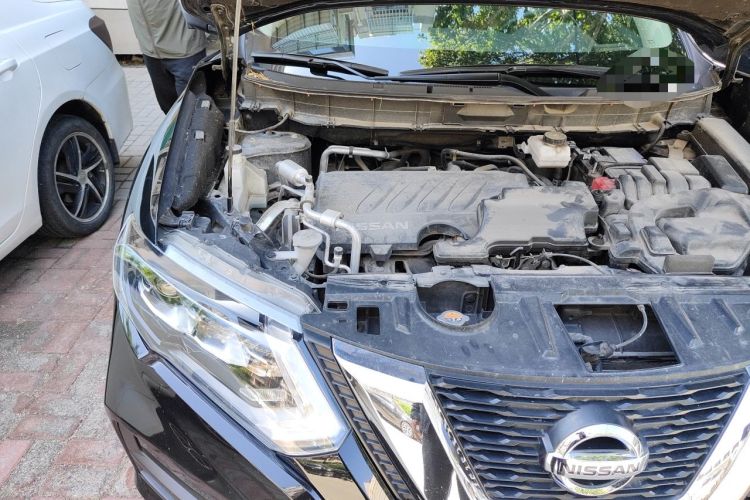 Used Nissan X-Trail 2022 2.0L Two-Wheel Drive Smart Connect Premium Edition Engine Bay Right