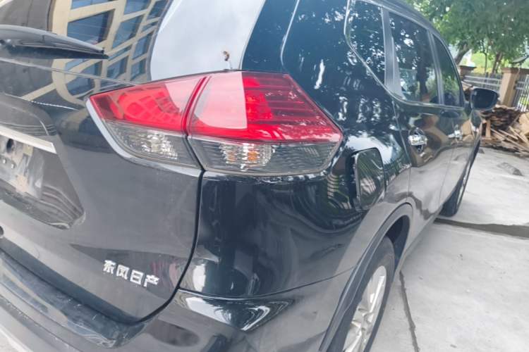 Used Nissan X-Trail 2022 2.0L Two-Wheel Drive Smart Connect Premium Edition Exterior 3