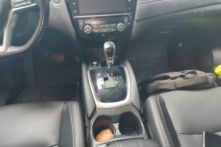 Used Nissan X-Trail 2022 2.0L Two-Wheel Drive Smart Connect Premium Edition Gear Lever