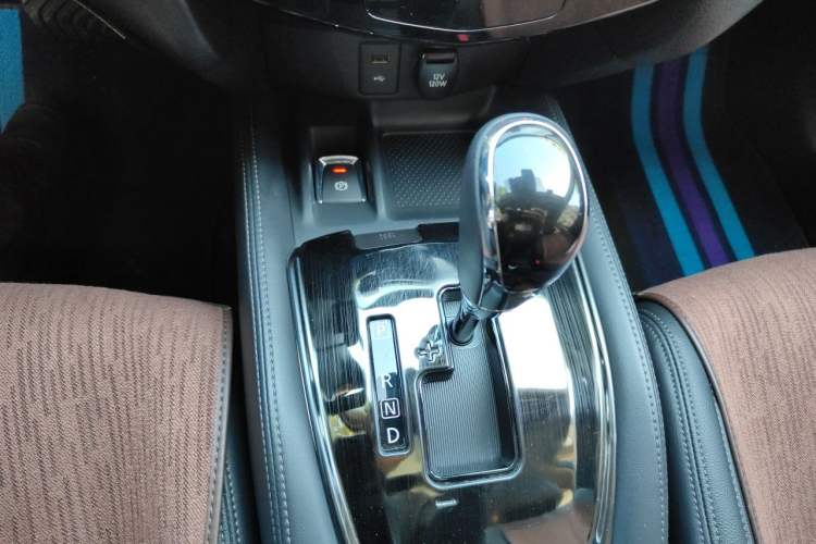 Used Nissan X-Trail 2022 2.0L Two-Wheel Drive Smart Connect Premium Edition Gear Lever