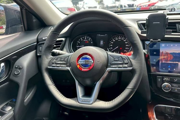 Used Nissan X-Trail 2022 Revised Version 2.0L Two-Wheel Drive Smart Connect Premium Edition Interior 1