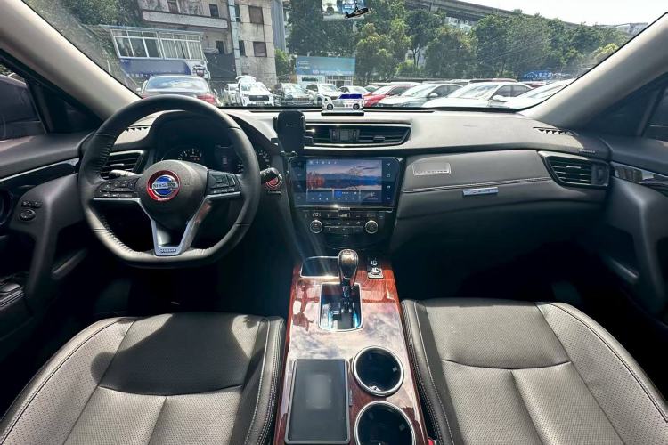 Used Nissan X-Trail 2022 Revised Version 2.0L Two-Wheel Drive Smart Connect Premium Edition Interior 2