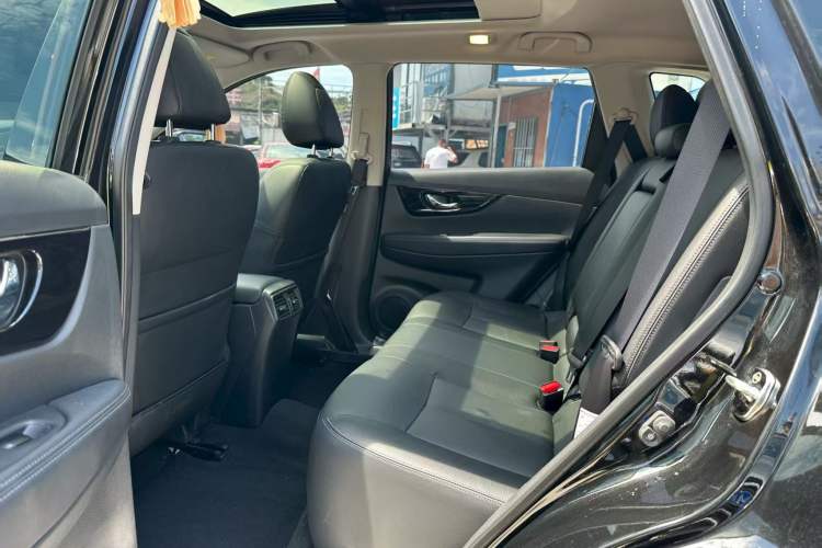 Used Nissan X-Trail 2022 Revised Version 2.0L Two-Wheel Drive Smart Connect Premium Edition Interior 3